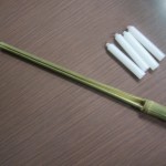 竹で作ったろうそく消し